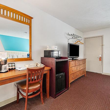 Howard Johnson By Wyndham Traverse City Kültér fotó